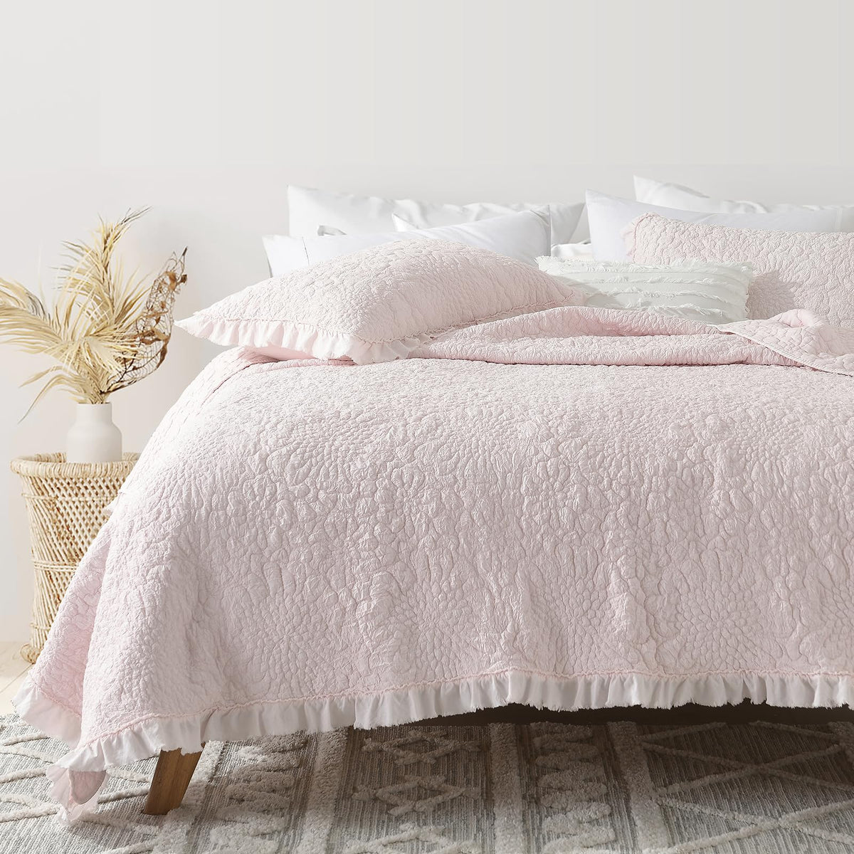 Light Blue Ruffled Quilt King Size, Stone-Washed Microfiber Lightweight Crinkled Farmhouse Rustic Shabby Chic Bedding Set, 3 Pieces Reversible Bedspread Coverlet with Pillow Shams for All Season
